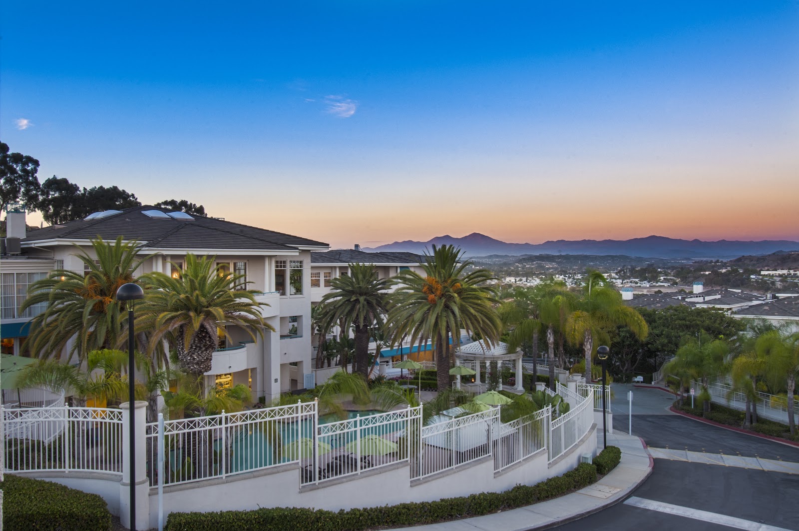 Sea Bluffs, Ivy Signature Living
