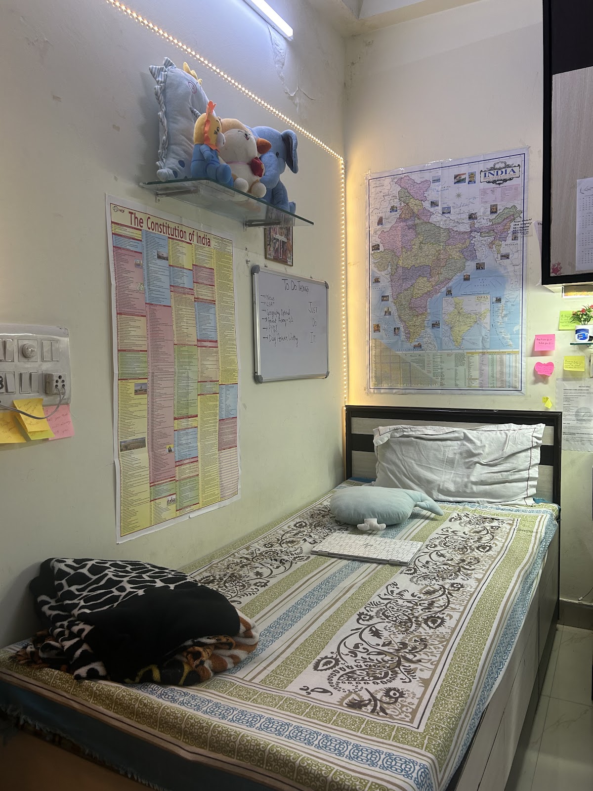 Petals Premium Girls Student Accommodation - Girls PG Accommodation in North Campus (Kamla Nagar)