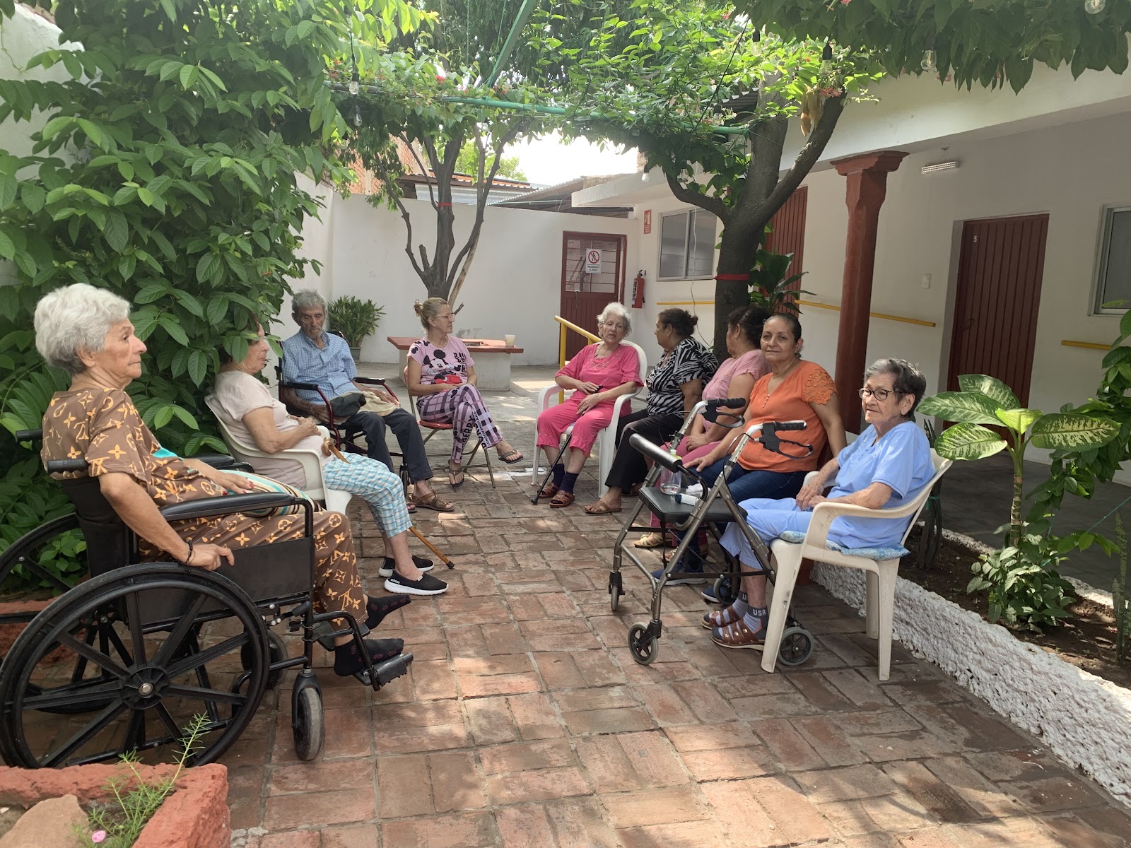 Asilo y guardería para adultos La Vida es Bella